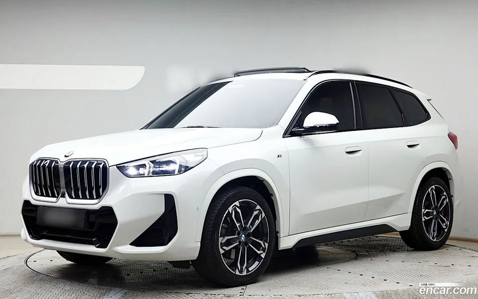BMW X1 xDrive 20i M 2023 — миниатюра 2