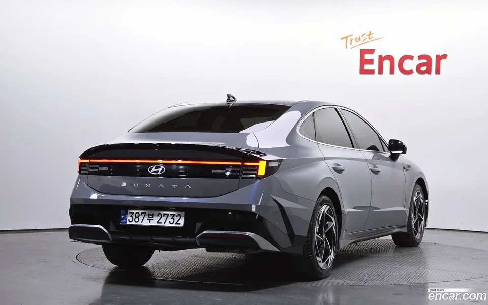 Hyundai Sonata The Edge Hybrid 2023 — миниатюра 2