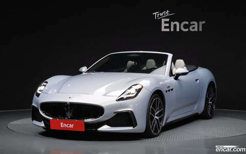Maserati GranCabrio 3.0 V6 2024 — фото 1, купить с доставкой в Москву