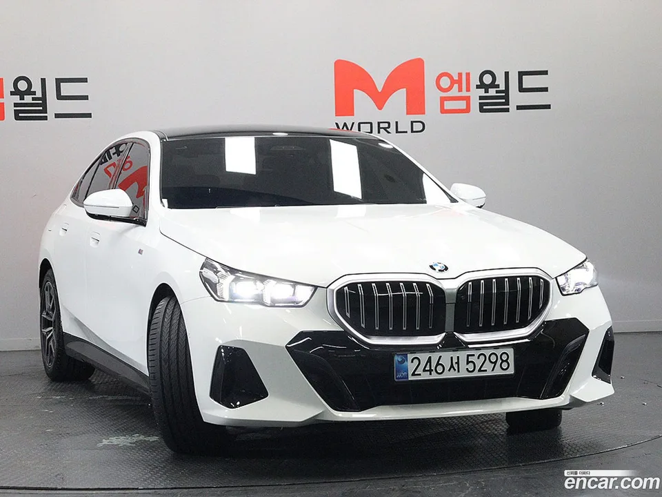 BMW 5 Series 520i M 2025 — миниатюра 2