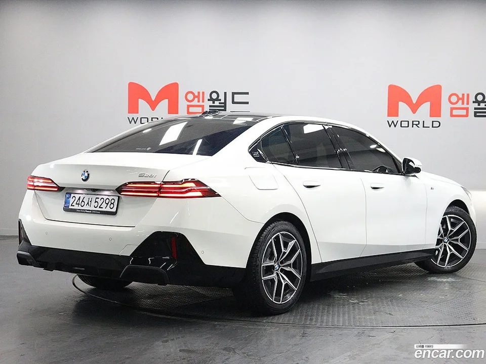 BMW 5 Series 520i M 2025 — миниатюра 3