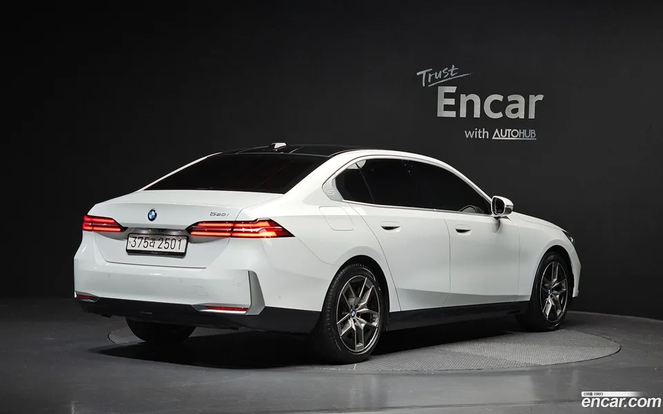 BMW 5 Series 520i 2024 — миниатюра 2