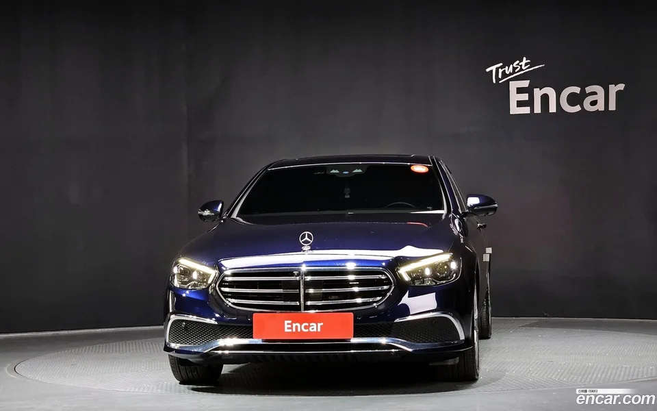 Mercedes-Benz E-Class E300e 4MATIC 2022 — миниатюра 3