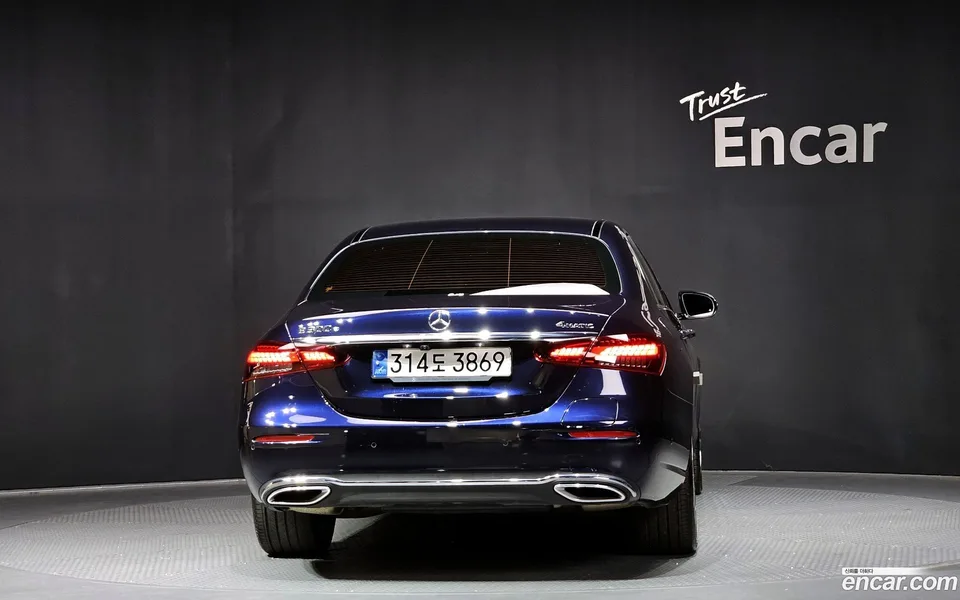 Mercedes-Benz E-Class E300e 4MATIC 2022 — миниатюра 4