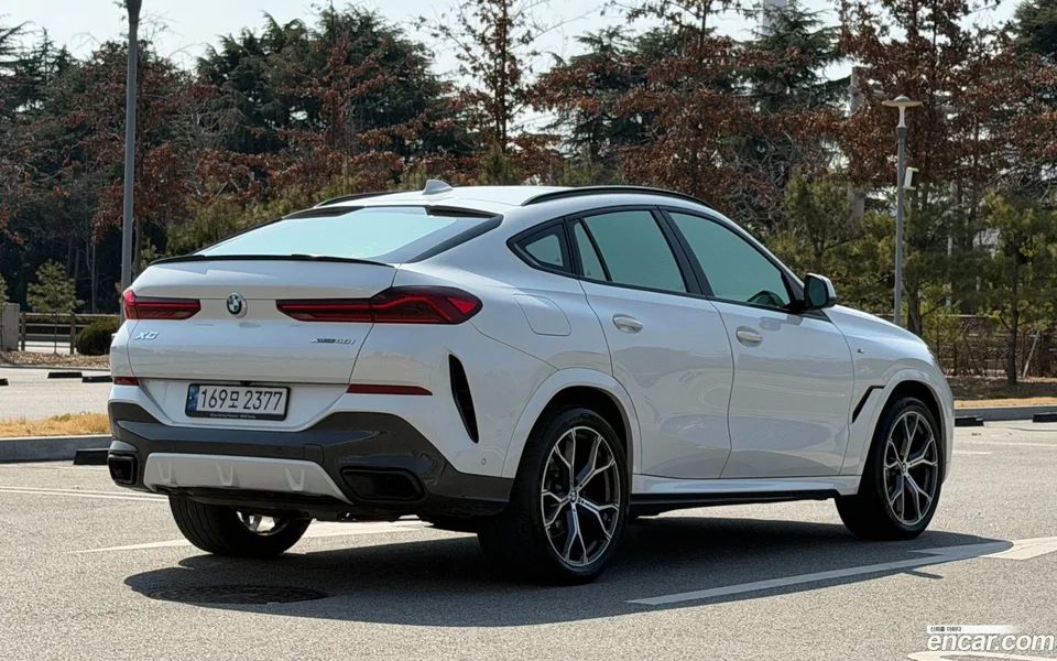 BMW X6 xDrive40i M 2022 — миниатюра 2