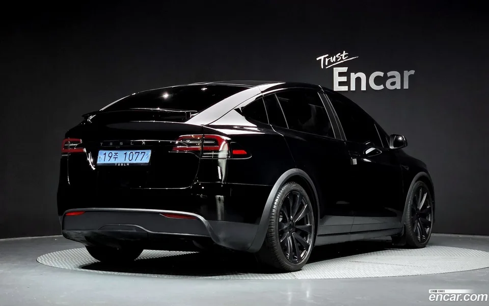 Tesla Model X AWD 2023 — миниатюра 2