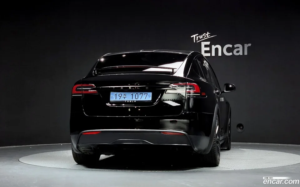 Tesla Model X AWD 2023 — миниатюра 4