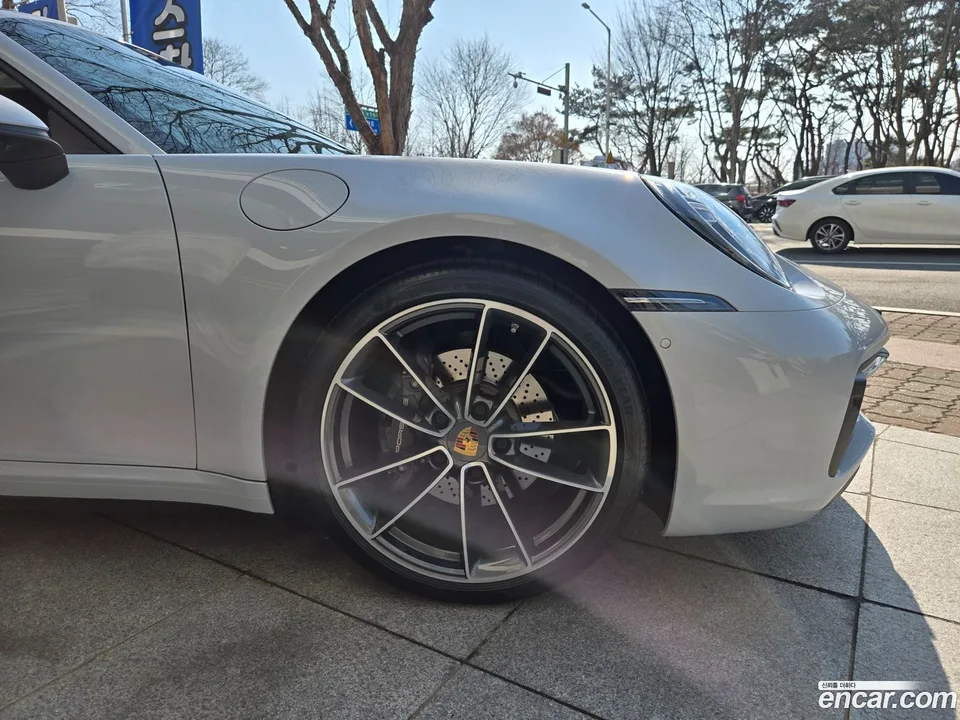 Porsche 911 (992) 2023 — миниатюра 5