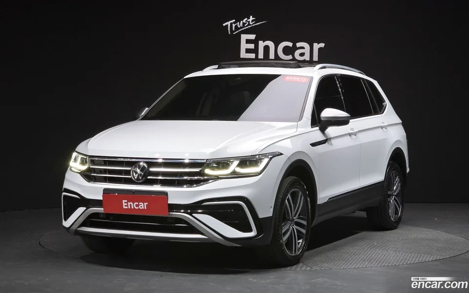 Volkswagen Tiguan Allspace 2.0 TSI 2022 — фото 1, купить с доставкой в Москву