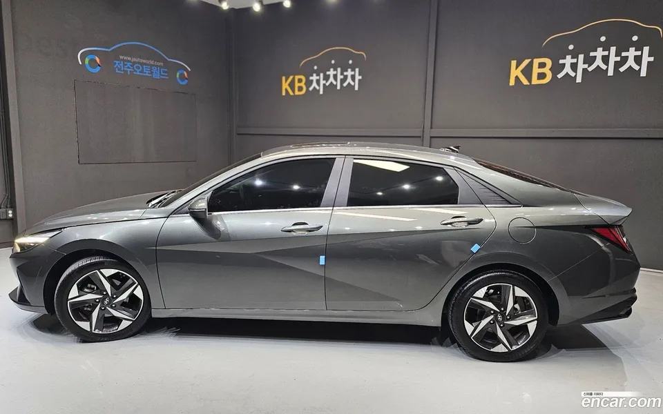 Hyundai Avante 1.6 2022 — миниатюра 2