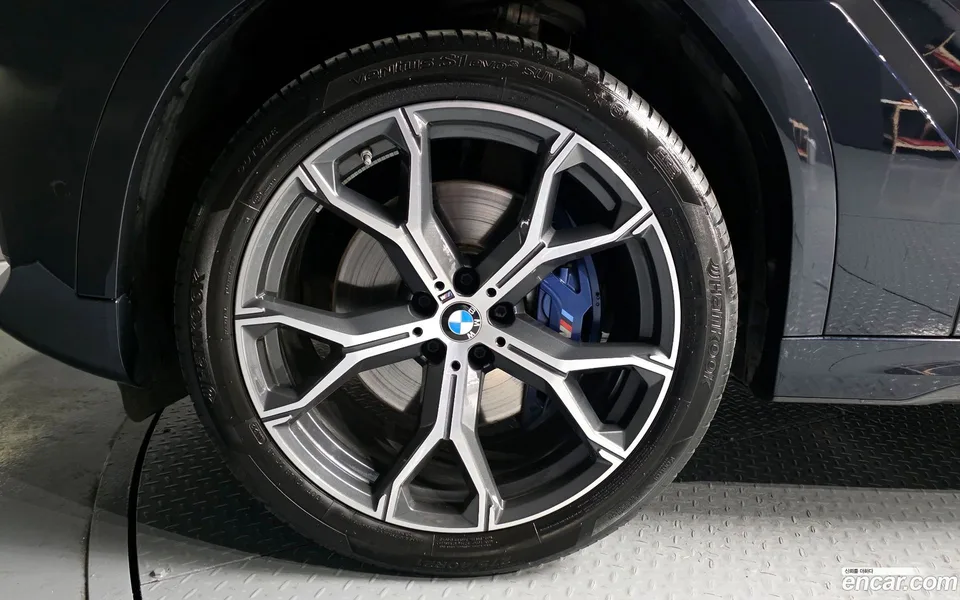 BMW X6 xDrive40i M 2023 — миниатюра 5