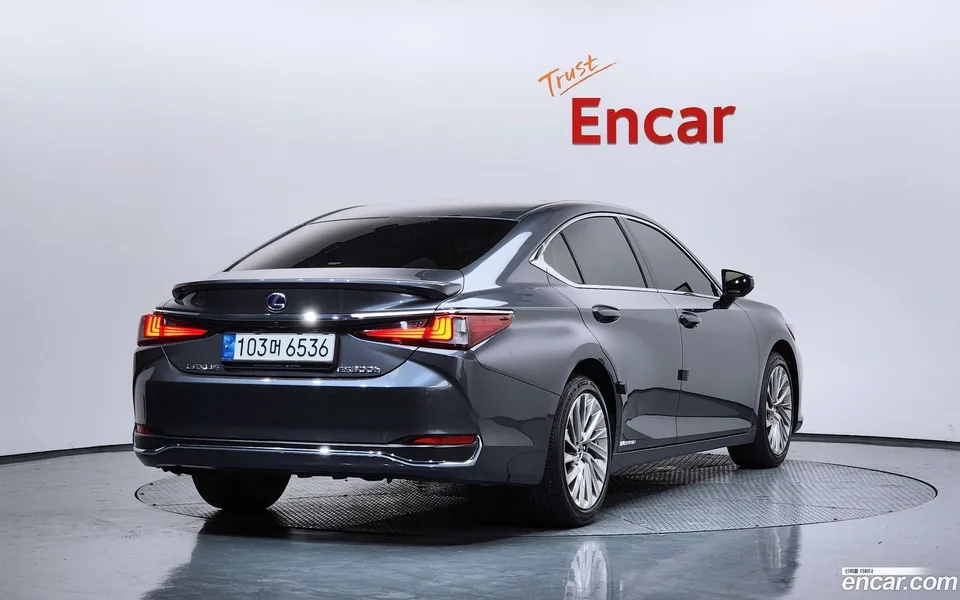 Lexus ES 300h 2022 — миниатюра 2