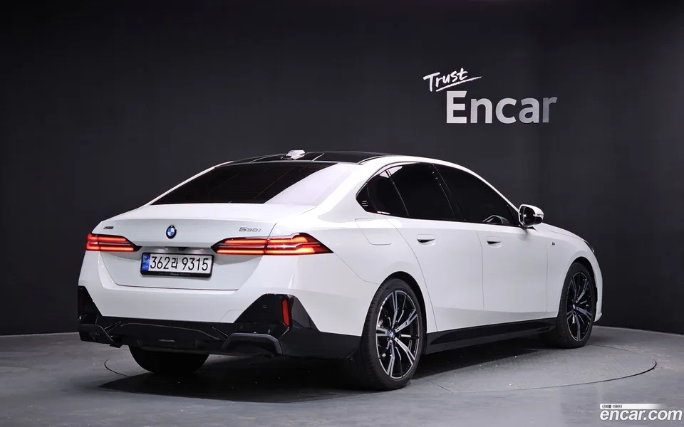 BMW 5 Series 530i xDrive M 2024 — миниатюра 2