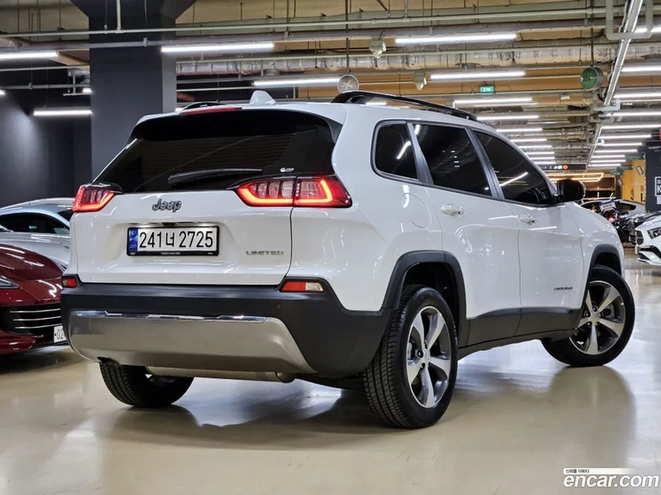Jeep Cherokee 2.4 2WD 2022 — миниатюра 2