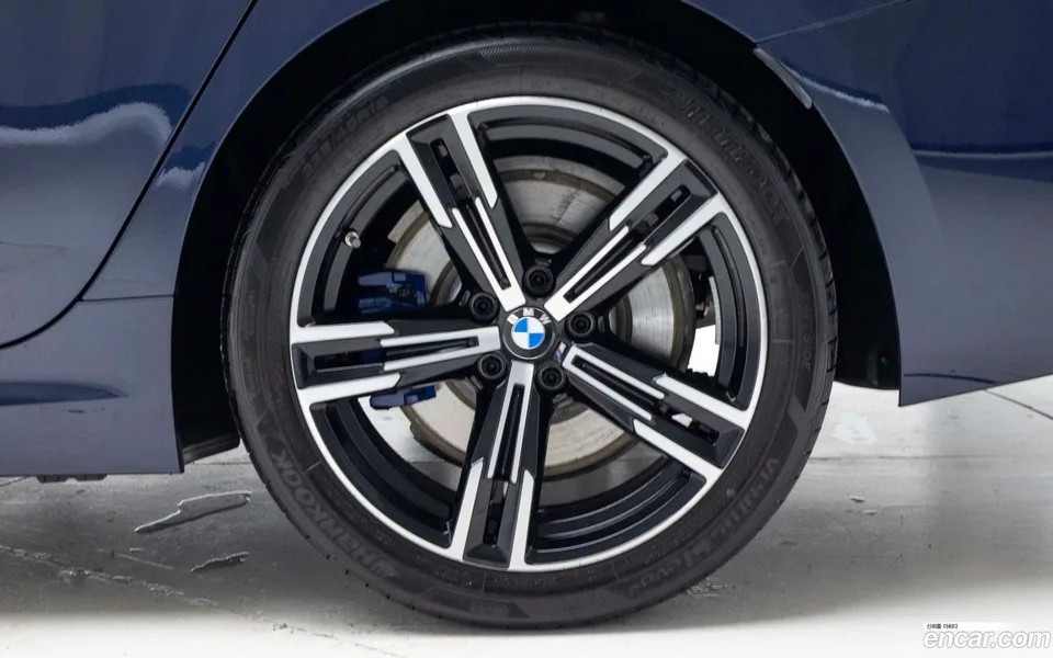 BMW 3 Series 320i M 2025 — миниатюра 5