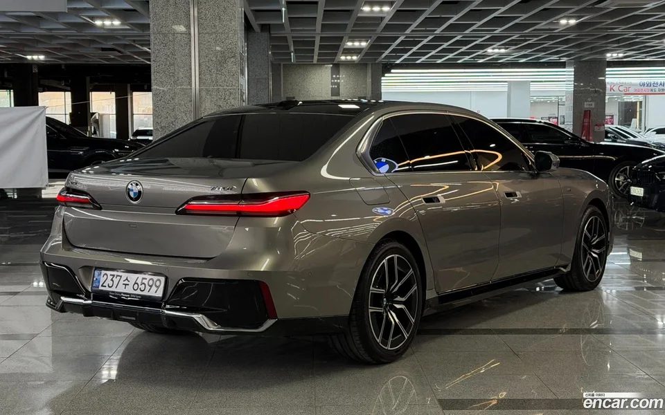BMW 7 Series 740i xDrive M 2024 — миниатюра 2