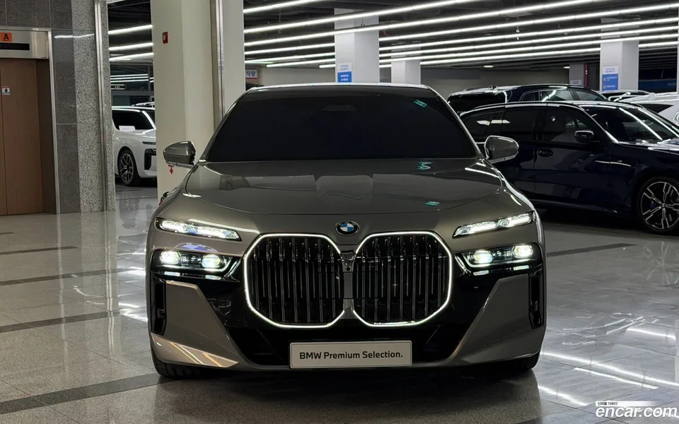BMW 7 Series 740i xDrive M 2024 — миниатюра 3