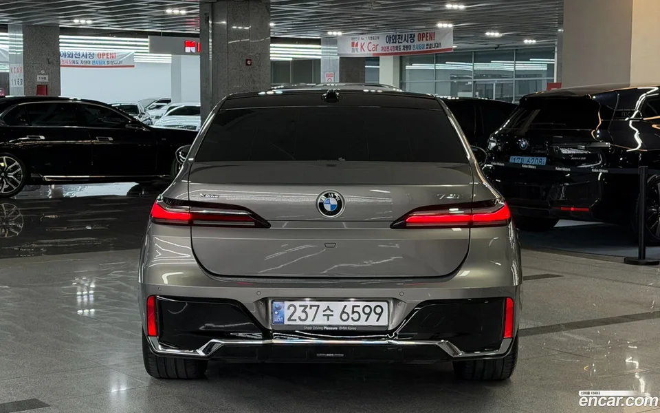 BMW 7 Series 740i xDrive M 2024 — миниатюра 4