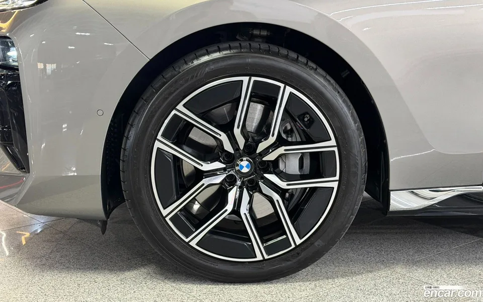 BMW 7 Series 740i xDrive M 2024 — миниатюра 5