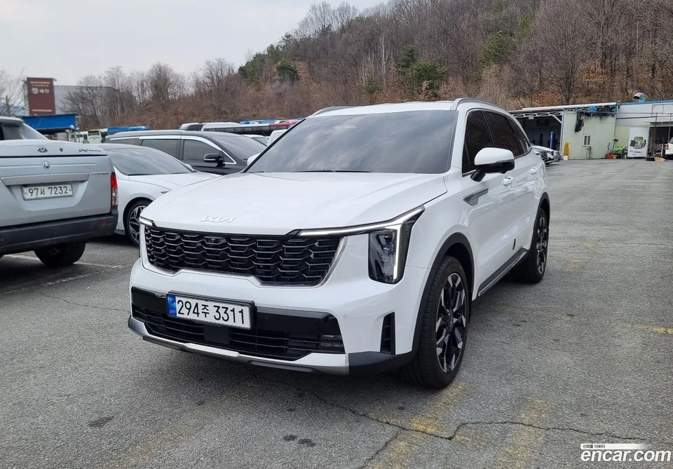 Kia Sorento 2.5T 2WD 2023 — фото 1, купить с доставкой в Москву