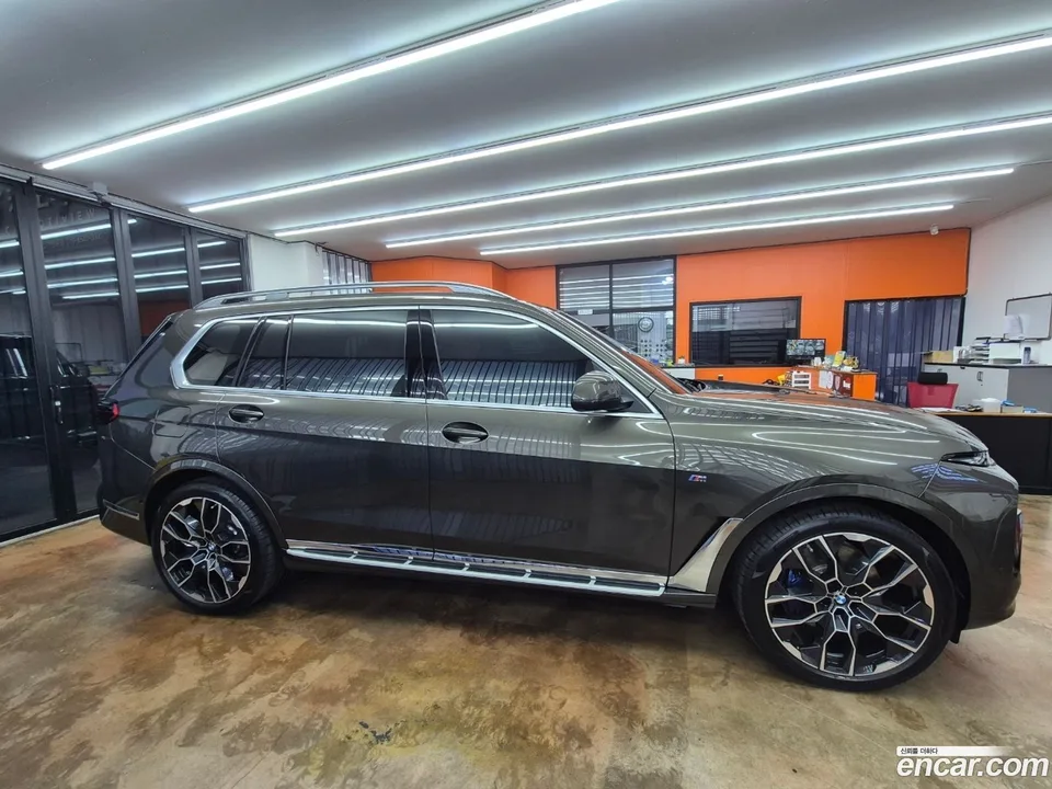 BMW X7 xDrive 40i M 7 2025 — миниатюра 3