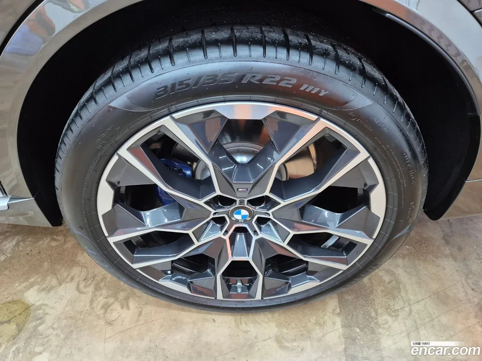 BMW X7 xDrive 40i M 7 2025 — миниатюра 5