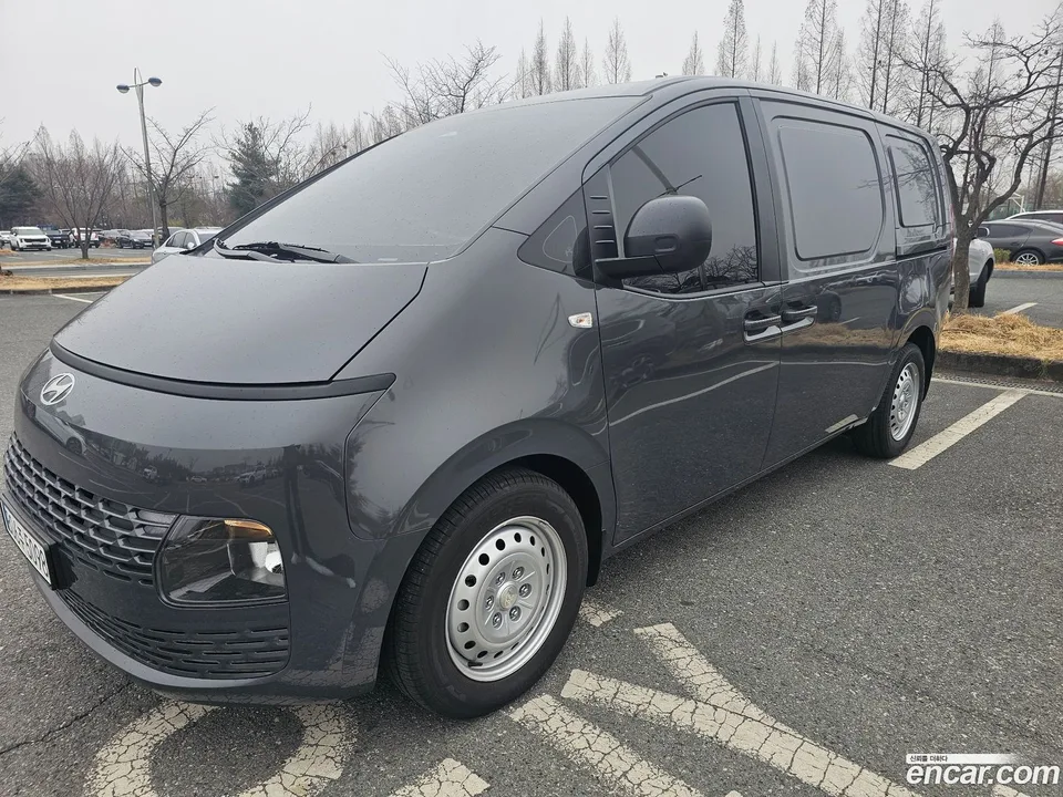 Hyundai Staria 3 2025 — фото 1, купить с доставкой в Москву