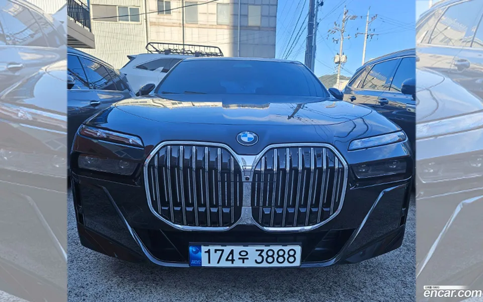 BMW 7 Series 740i sDrive M 2023 — фото 1, купить с доставкой в Москву