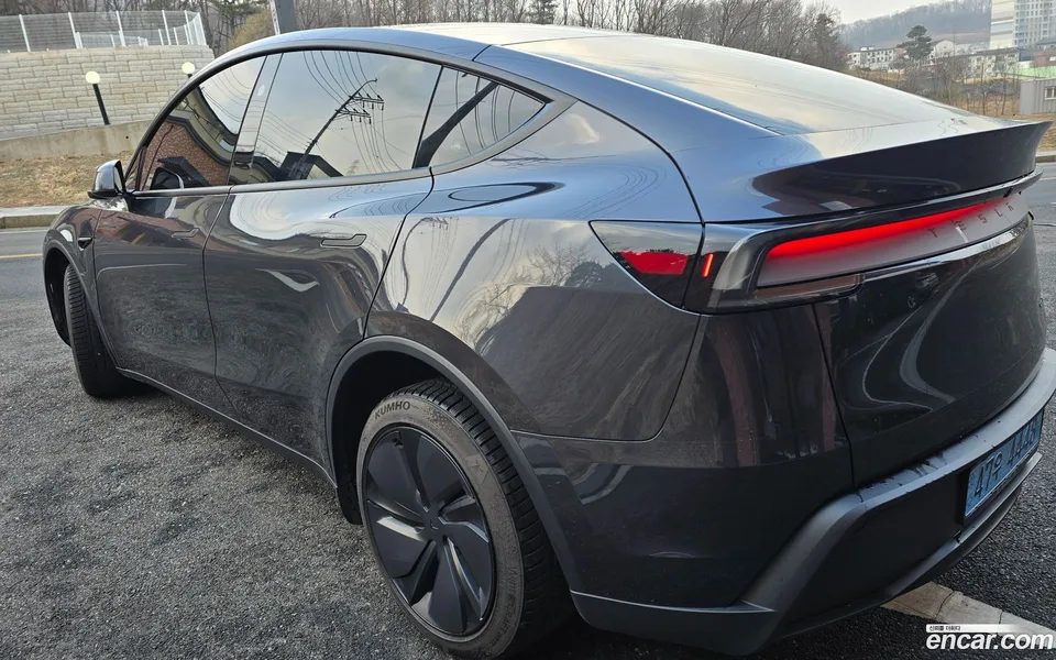 Tesla Model Y AWD 2025 — миниатюра 2
