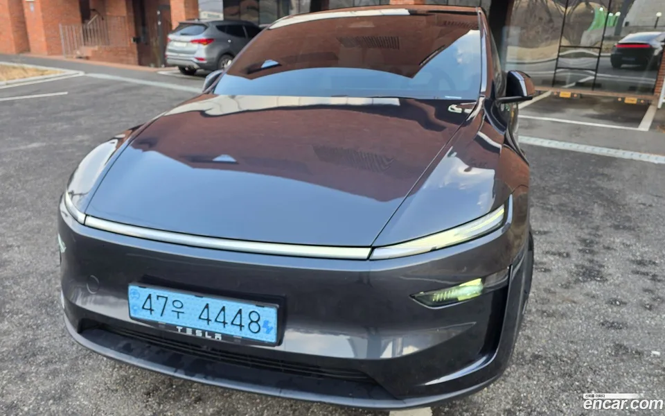 Tesla Model Y AWD 2025 — миниатюра 3