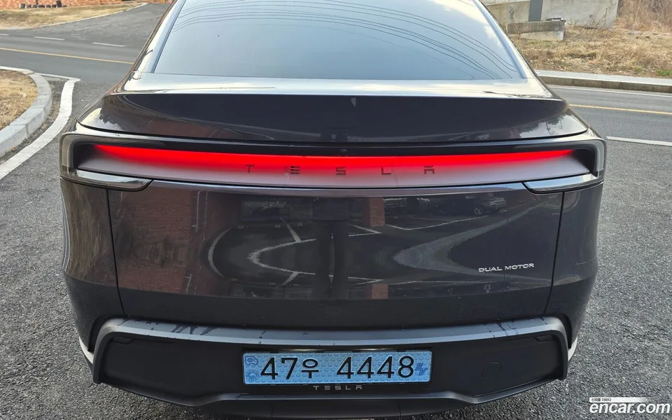 Tesla Model Y AWD 2025 — миниатюра 4
