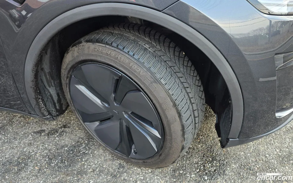 Tesla Model Y AWD 2025 — миниатюра 5