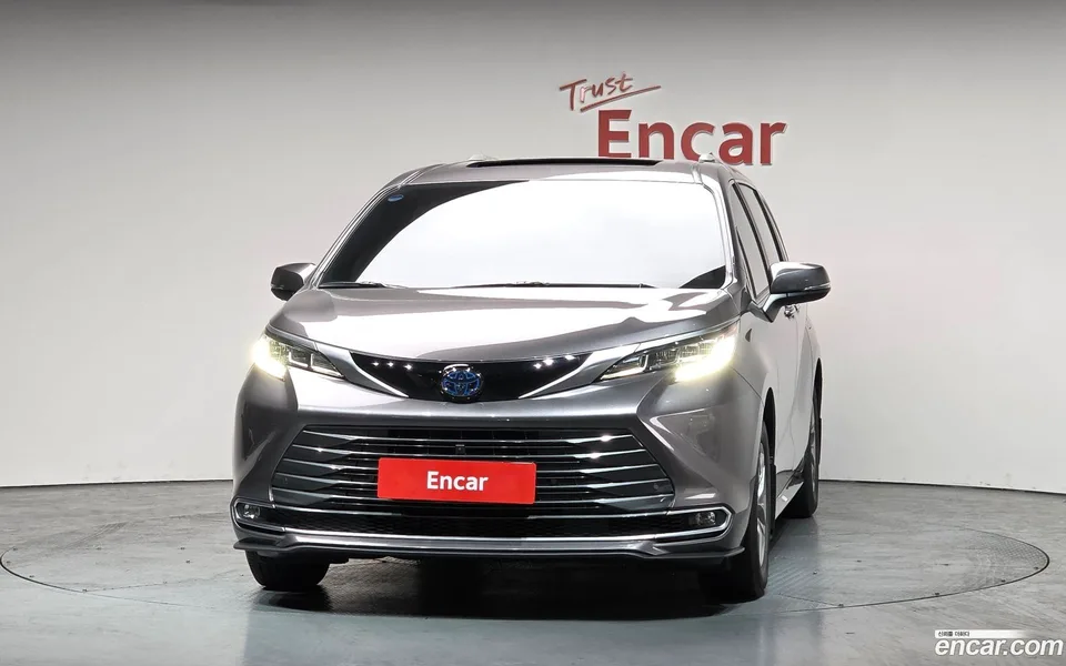 Toyota Sienna 2.5 AWD 2023 — миниатюра 3