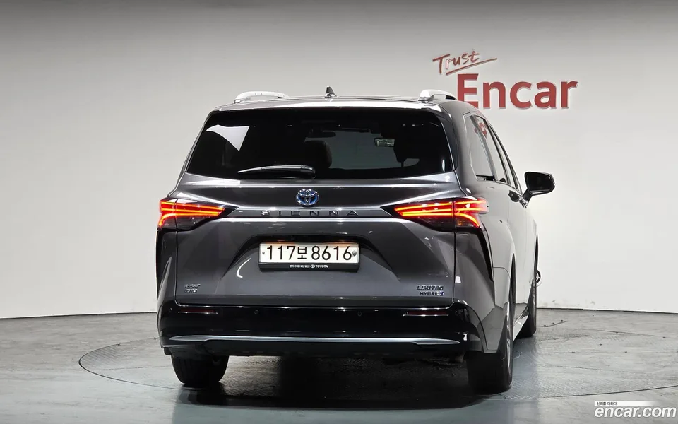 Toyota Sienna 2.5 AWD 2023 — миниатюра 4