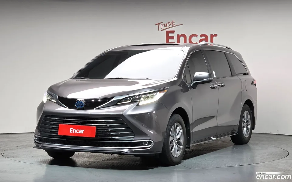 Toyota Sienna 2.5 AWD 2023 — фото 1, купить с доставкой в Москву