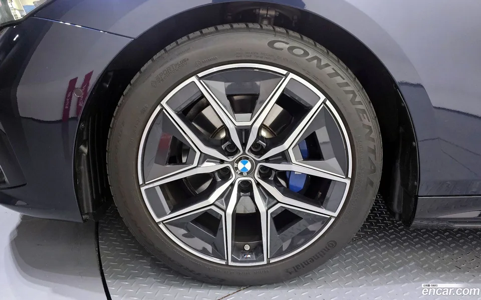 BMW 5 Series 520i M 2024 — миниатюра 5