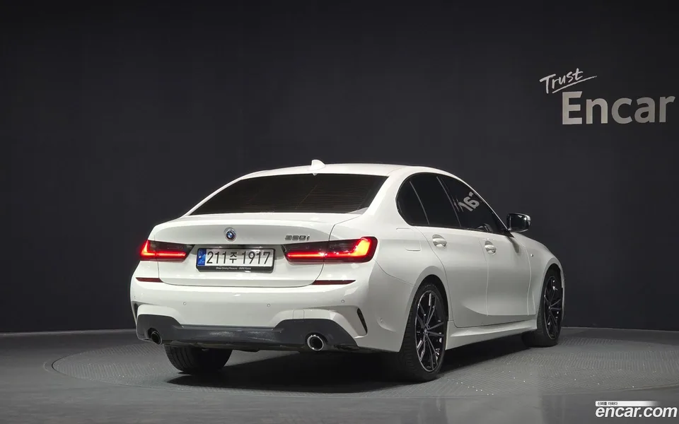 BMW 3 Series 320i M 2022 — миниатюра 2