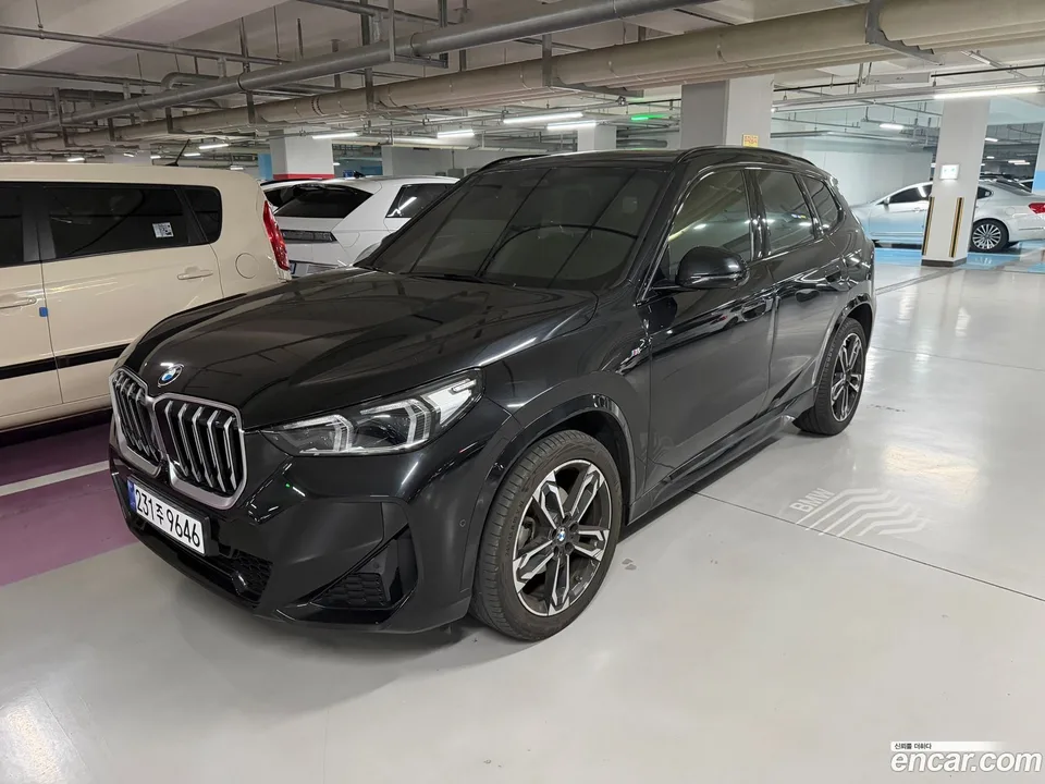 BMW X1 sDrive 20i M 2023 — фото 1, купить с доставкой в Москву