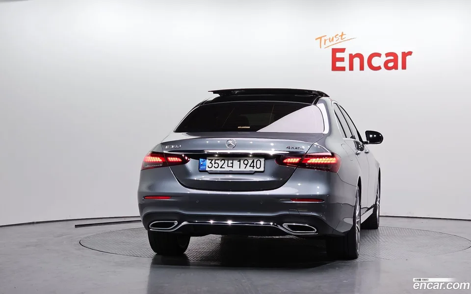 Mercedes-Benz E-Class E350 4MATIC AMG Line 2022 — миниатюра 4