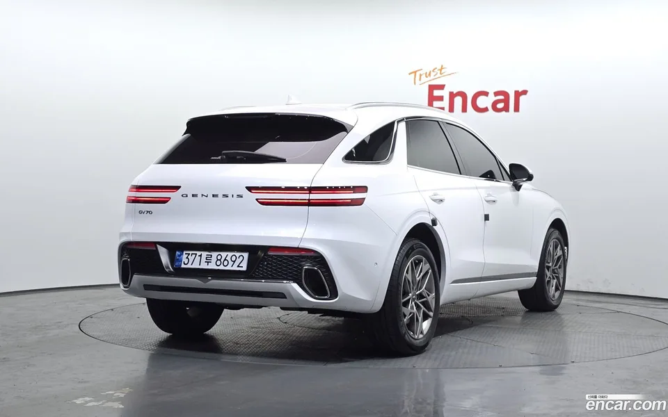 Genesis GV70 2.5T 2WD 2022 — миниатюра 2