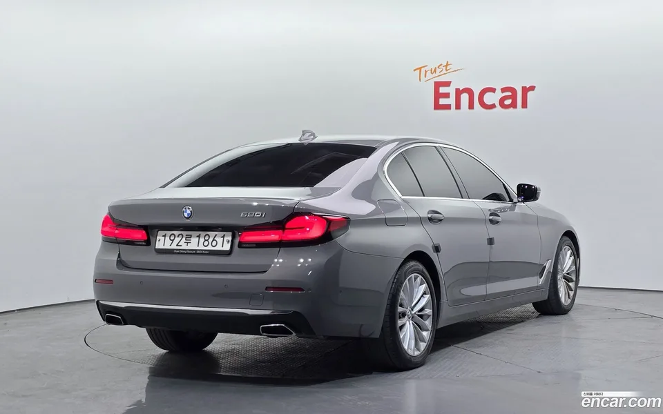 BMW 5 Series 520i 2022 — миниатюра 2