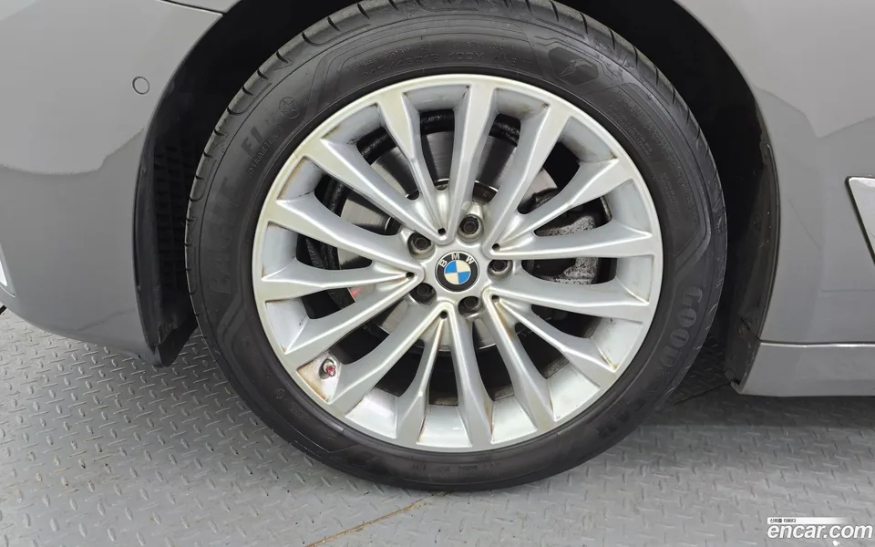 BMW 5 Series 520i 2022 — миниатюра 5