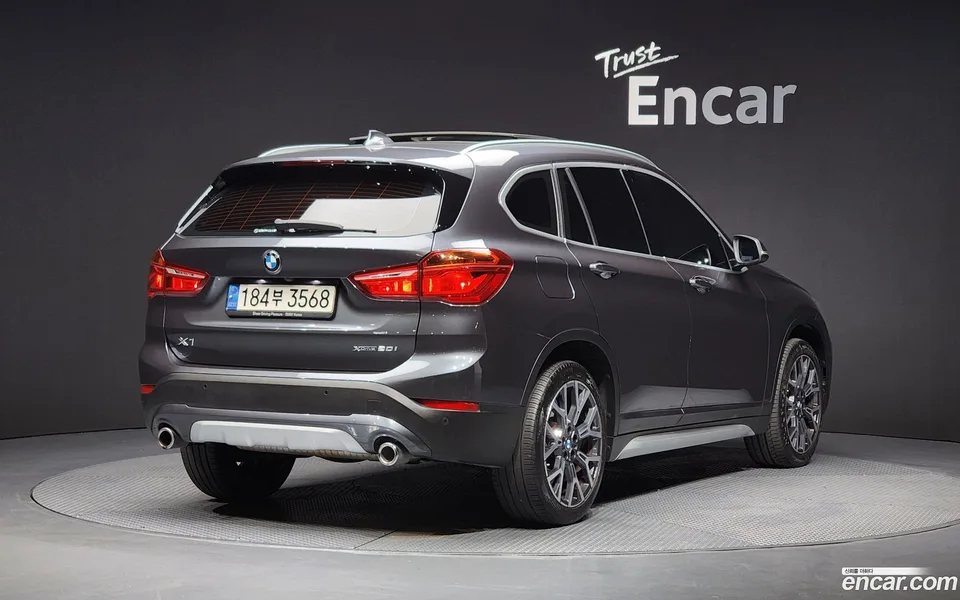 BMW X1 xDrive 20i xLine 2022 — миниатюра 2