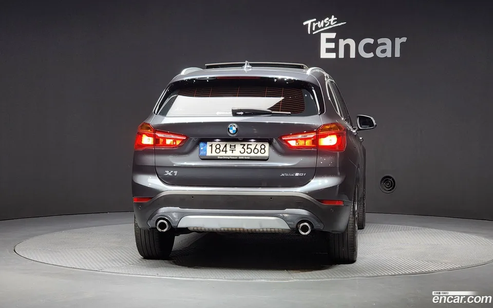 BMW X1 xDrive 20i xLine 2022 — миниатюра 4