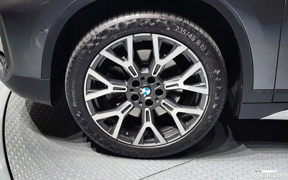 BMW X1 xDrive 20i xLine 2022 — миниатюра 5