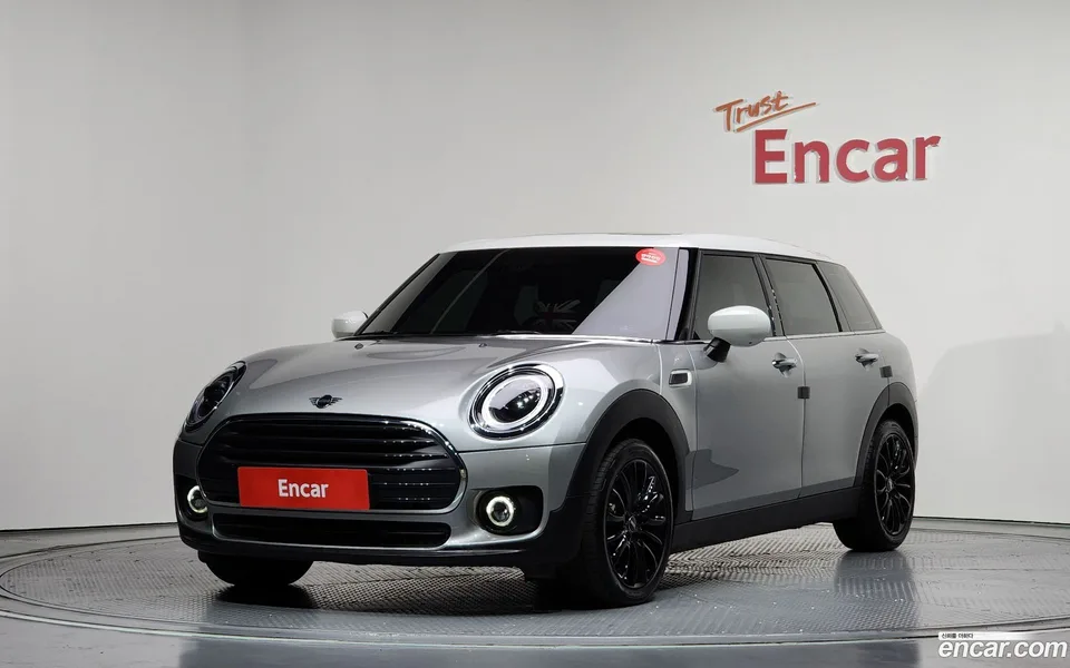 MINI Cooper Clubman 2023 — фото 1, купить с доставкой в Москву