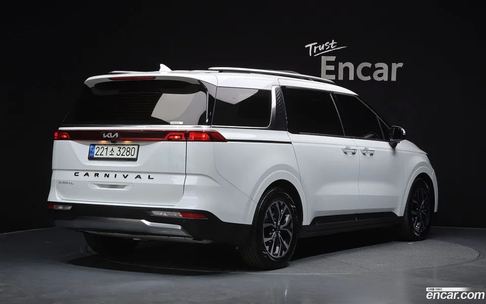 Kia Carnival 9 2023 — миниатюра 2