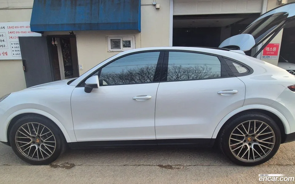 Porsche Cayenne 3.0 2023 — миниатюра 2