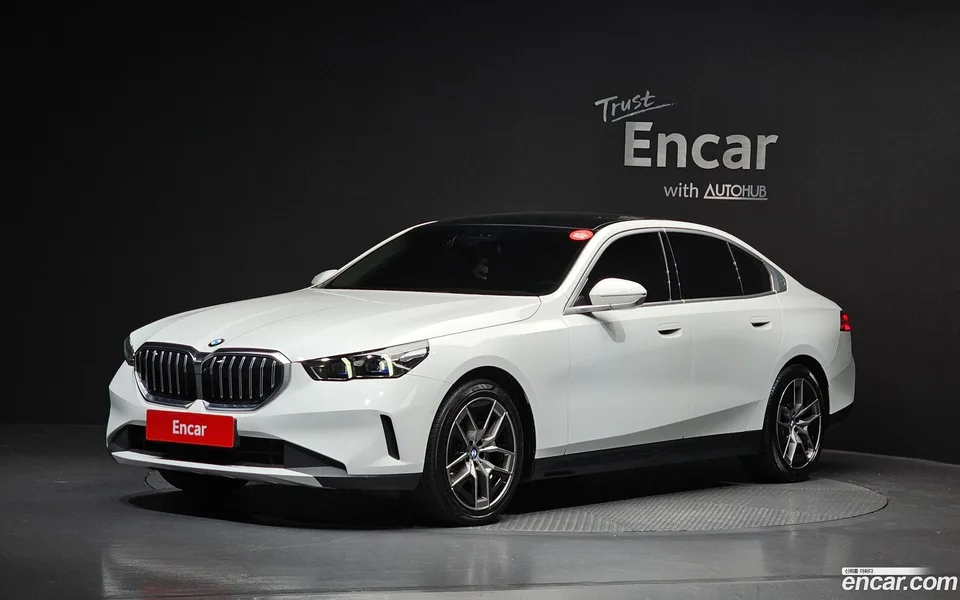 BMW 5 Series 520i 2024 — фото 1, купить с доставкой в Москву