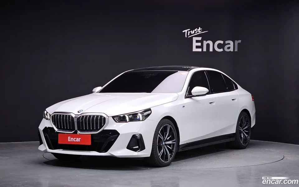 BMW 5 Series 530i xDrive M 2024 — фото 1, купить с доставкой в Москву
